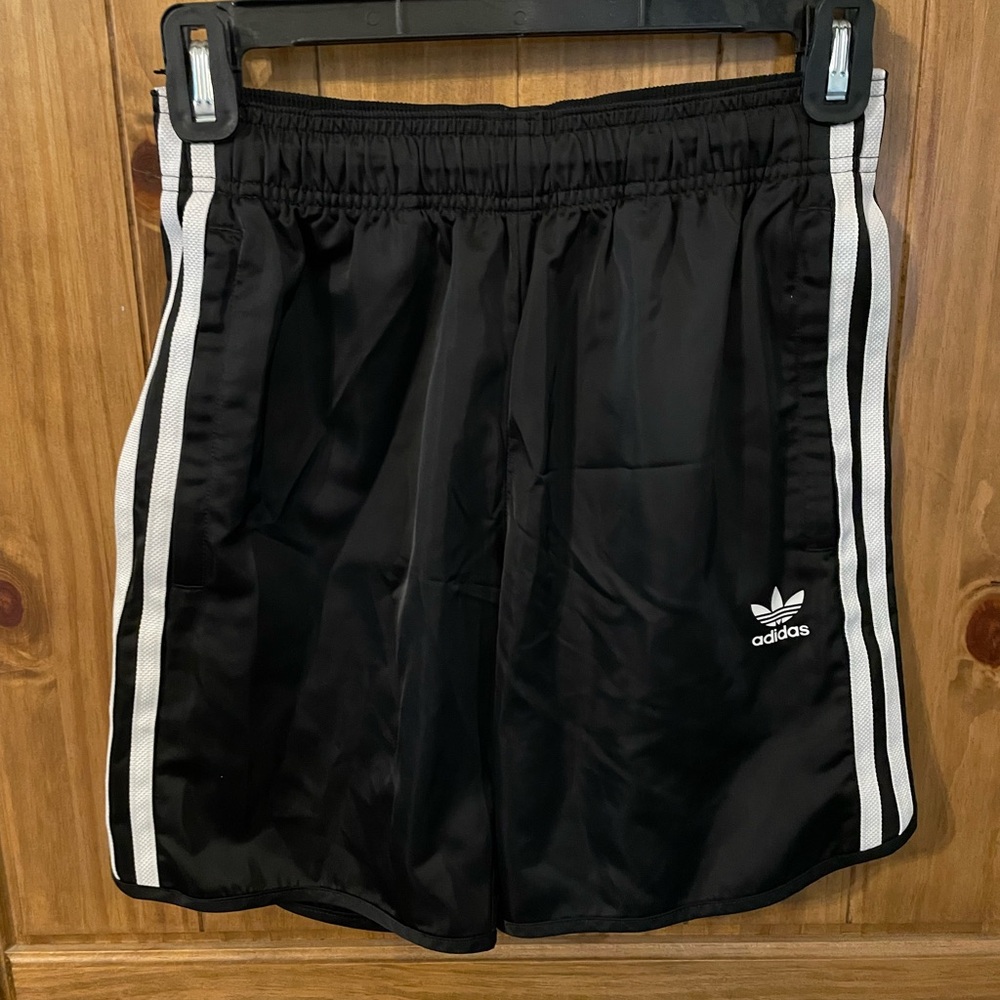 Adidas Black three stripe originals boys sz med